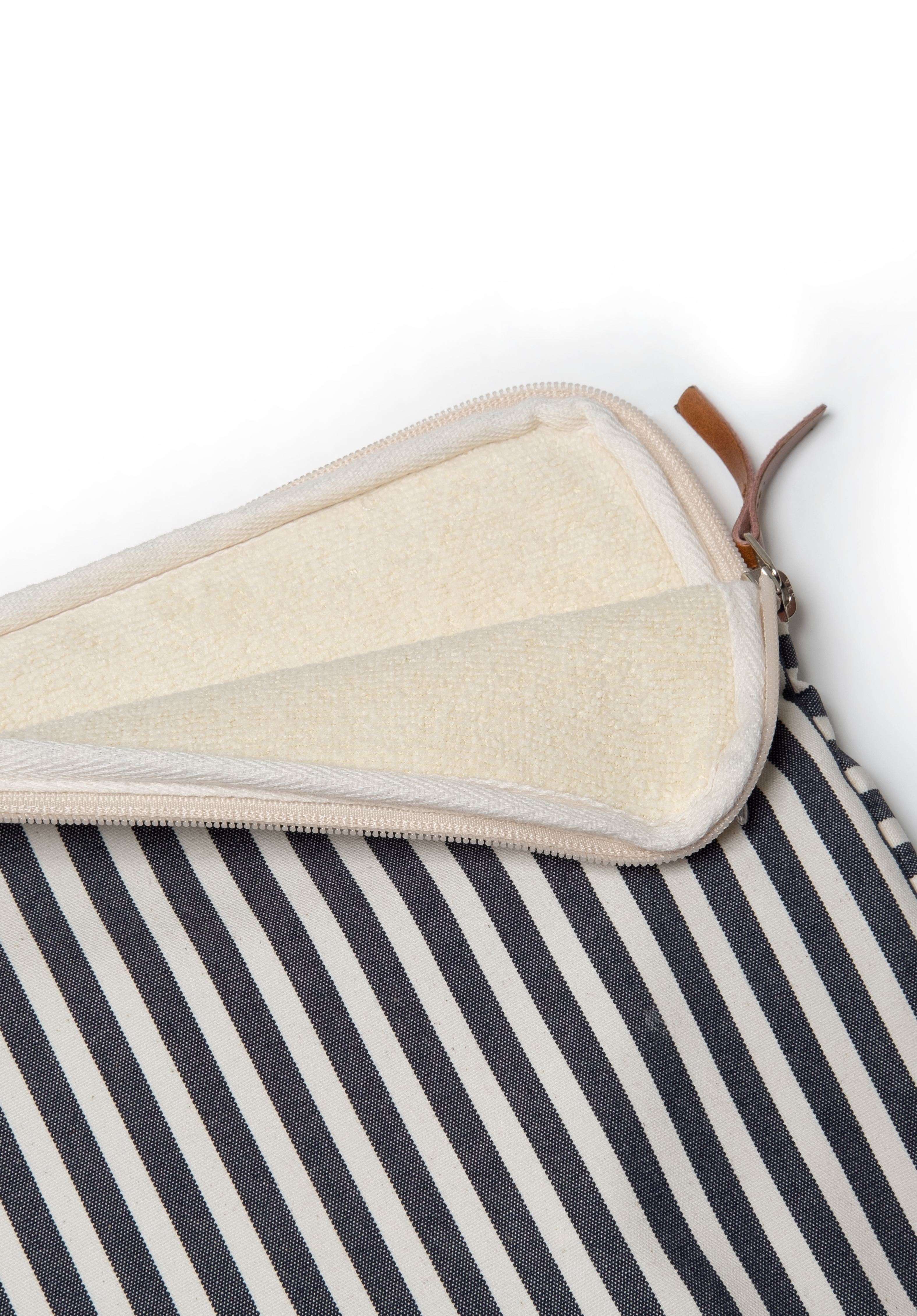BPA-LAP-LAU-NVY - LAPTOP SLEEVE - LAUREN鈥橲 NAVY STRIPE - HIRES6