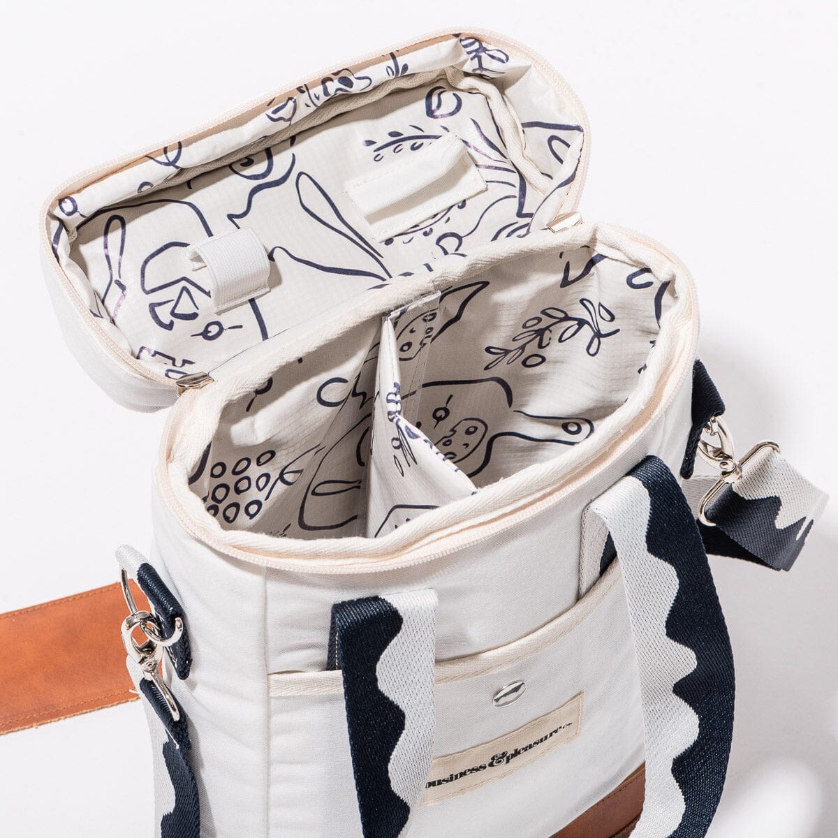 BPA-WCB-RIV-WHT-WINE-COOLER-TOTE-BAG-RIVIE-WHITE-WEB-3_7ccbf1c0-a926-48e0-a3a1-2a3c41d5a470